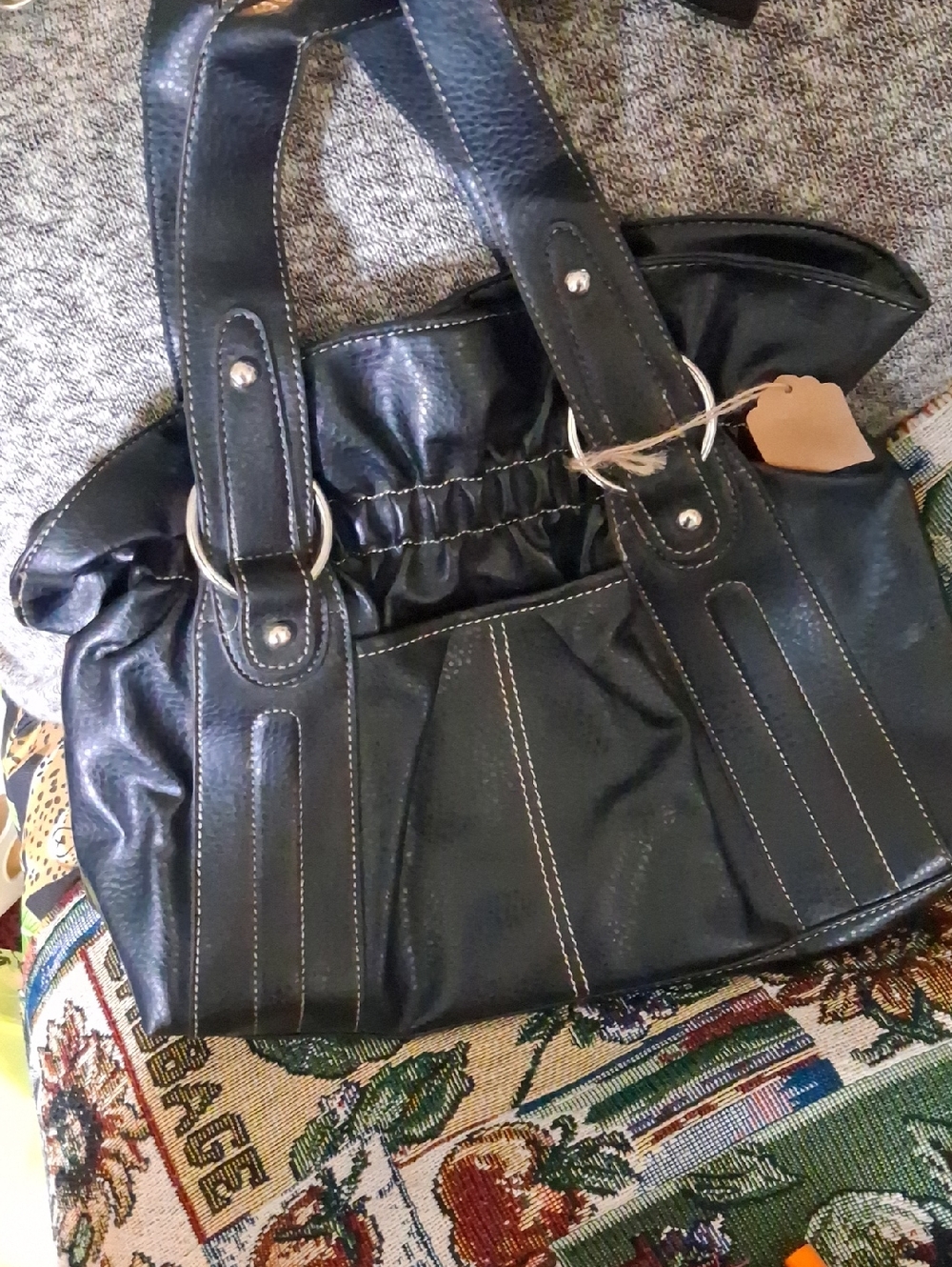 Classic Black Women's Shoulder Bag - Sleek Everyday Tote